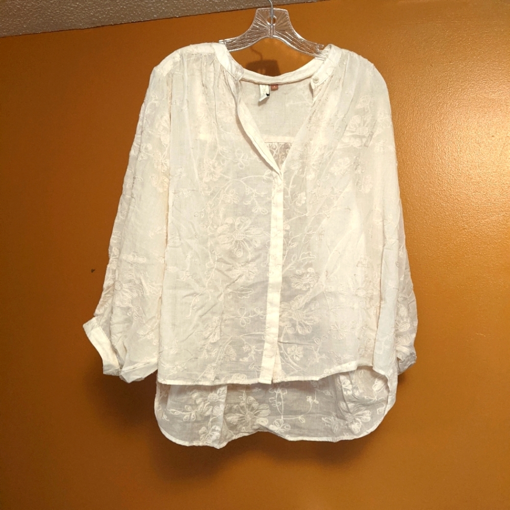 Anthropologie tavi embroidered button down